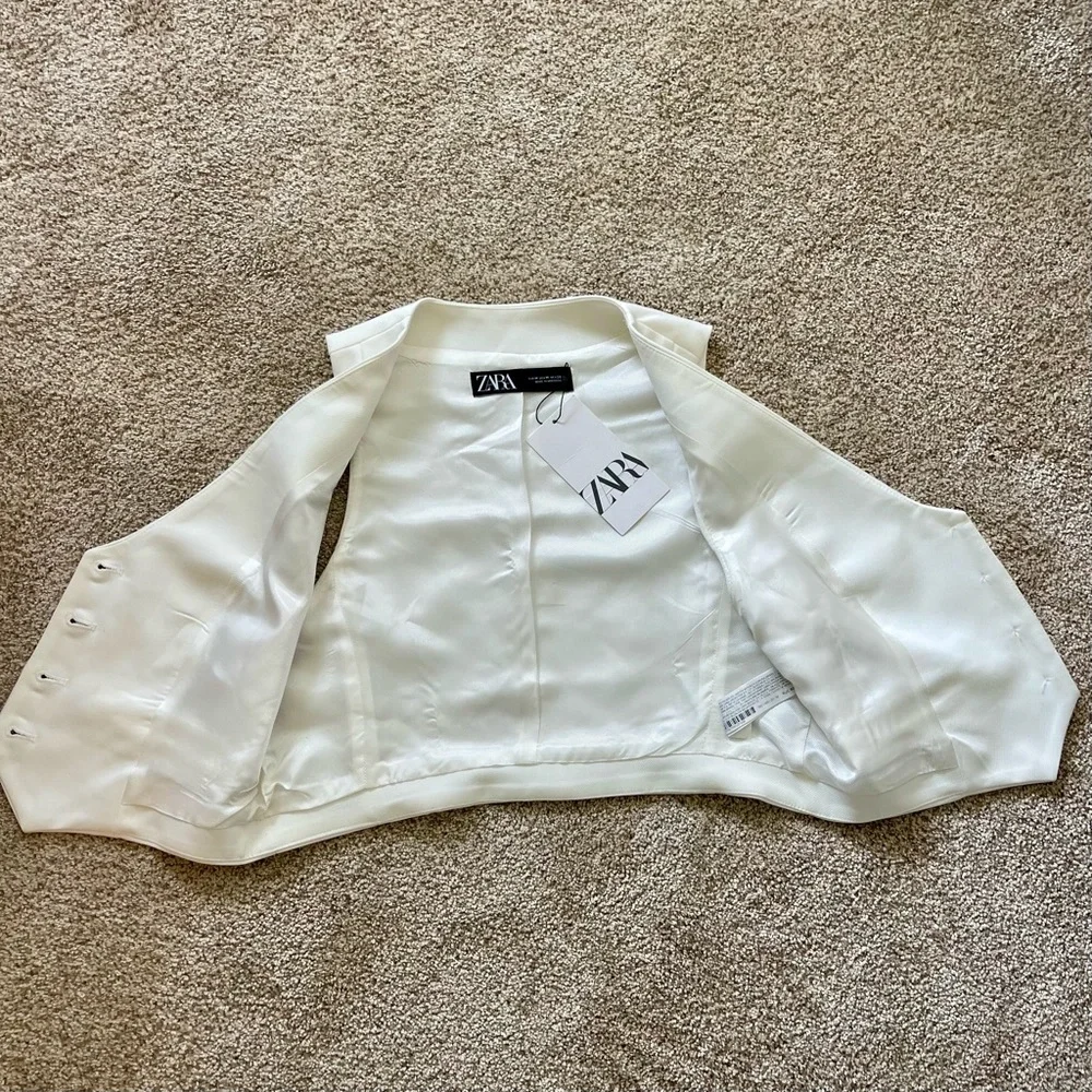 White Button-Up Vest - Picture 5 of 6